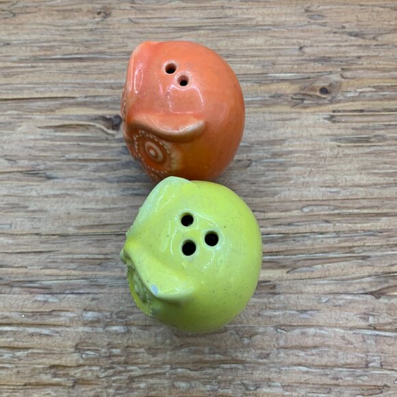 Owls Ceramic Vintage Orange Yellow Miniature Salt and Pepper Shakers - Picture 2 of 7